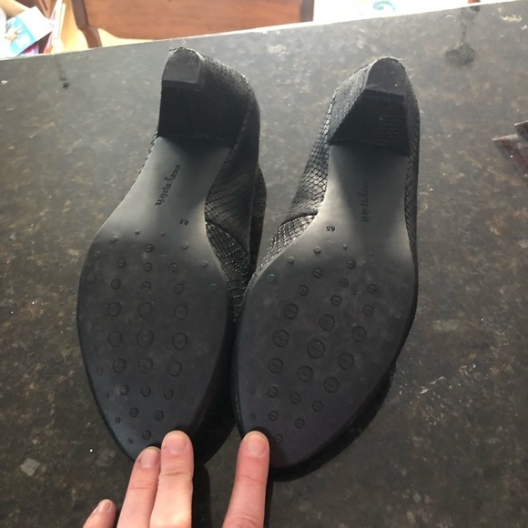 Easy Spirit black snake skin print kitten heels size 8.5 - Picture 6 of 13